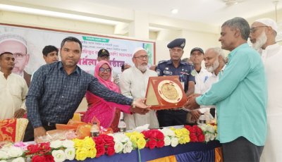 শিক্ষকদের রাজনৈতিক পরিচয়ে পরিচিত হওয়া যাবে না : এমপি মোস্তাফিজুর রহমান