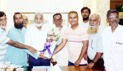 রাজশাহী সদর দলিল লেখক সমিতির পক্ষ থেকে জেলা পরিষদের প্রশাসককে ফুলেল শুভেচ্ছা