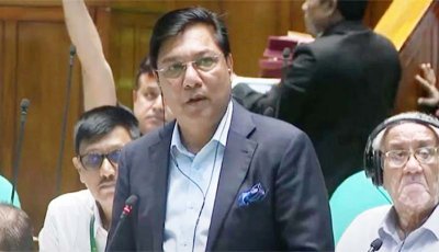 হজযাত্রীদের বিমান ভাড়া আরও কমানোর চিন্তা-ভাবনা রয়েছে : বিমানমন্ত্রী