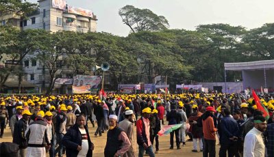 এই মাঠে মাকে দেখছি দুইবার॥ এবার পুতরে দেখুম
