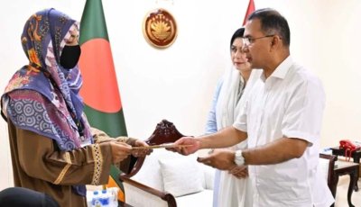 শহীদ সেনাসদস্যদের পরিবারকে সহায়তা দিলেন