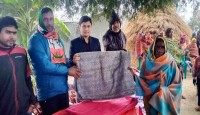 নিয়ামতপুরে শীতার্তদের মাঝে শীতবস্ত্র বিতরণ