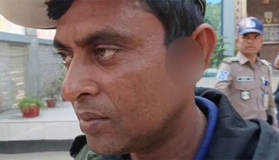 ভোটকেন্দ্রে ককটেল বিস্ফোরণ, আনসারসহ আহত ৩
