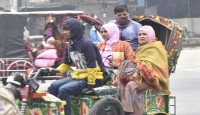 উত্তরের হিমেল হাওয়ায় কাঁপছে রাজশাহী