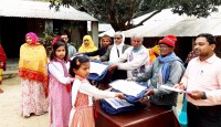 বাবুডাইং আলোর পাঠশালার শতভাগ উপস্থিত শিক্ষার্থীদের মাঝে পুরস্কার বিতরণ
