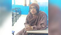 প্রেমিকাকে পাস করাতে মেয়ে সেজে পরীক্ষার হলে ধরা