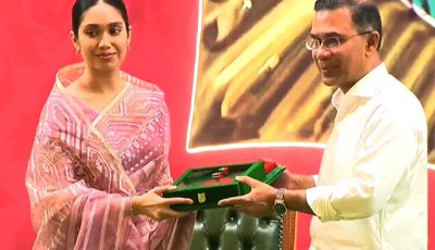 খালেদা জিয়ার স্বাধীনতা পুরস্কার গ্রহণ করলেন জাইমা রহমান