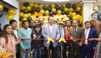 রাজশাহী সিল্ক ফ্যাশন এর শোরুমের উদ্বোধন করলেন রাসিক মেয়র