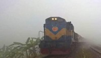 কুয়াশায়  ট্রেনের ধীরগতি