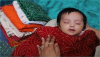 শিশু গায়ে গরম কাপড় রাখতে চায় না?