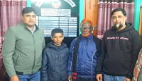 অভিমানী করে ঘর ছাড়া শিশুকে পরিবারের কাছে ফিরিয়ে দিলো পুলিশ