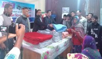 নোয়াখালীতে শীতার্ত মানুষের মাঝে শীতবস্ত্র বিতরণ