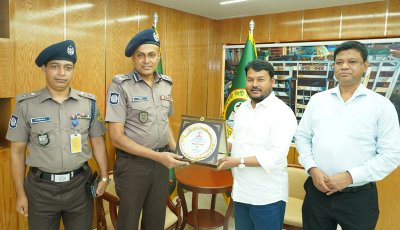 আরএমপি কমিশনার ও রাসিক প্রশাসকের  শুভেচ্ছা ও সম্মাননা স্মারক বিনিময়