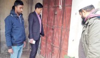 নিয়ামতপুরে মজুদ বিরোধী অভিযানে দুই ব্যবসায়ীকে জরিমানা