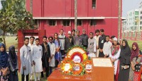 ভাষা শহীদদের স্মরণে দেশের প্রথম শহীদ মিনারে আরসিআরইউ’র শ্রদ্ধা