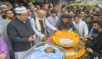 আহসানুল হক পিন্টুর মরদেহে ফুলেল শ্রদ্ধা মেয়র লিটনের