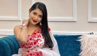 অনুমতি ছাড়া স্পর্শ করতে নিষেধ করলেন অভিনেত্রী সামিয়া