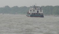 সাড়ে ছয় ঘণ্টা পর শরীয়তপুর-চাঁদপুর রুটে ফেরি চলাচল শুরু